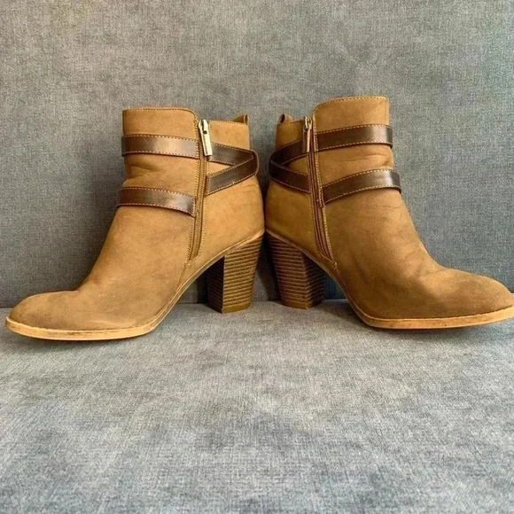 Woman’s New@titude Brown Suede Strappy Block Heel Ankle Zip Booties Size 9.5 - Picture 6 of 11